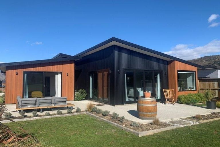 Photo of property in Luggate Park, 2 Cooper Crescent, Luggate, Wanaka, 9383