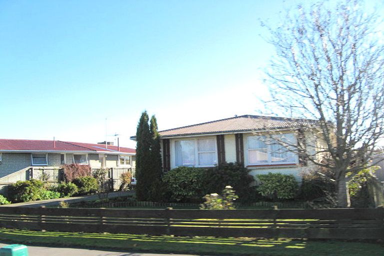 Photo of property in 8 Camelia Place, Islington, Christchurch, 8042