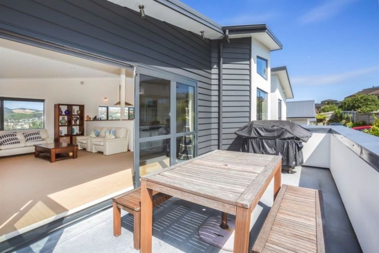 Photo of property in 85 Te Puia Drive, Aotea, Porirua, 5024