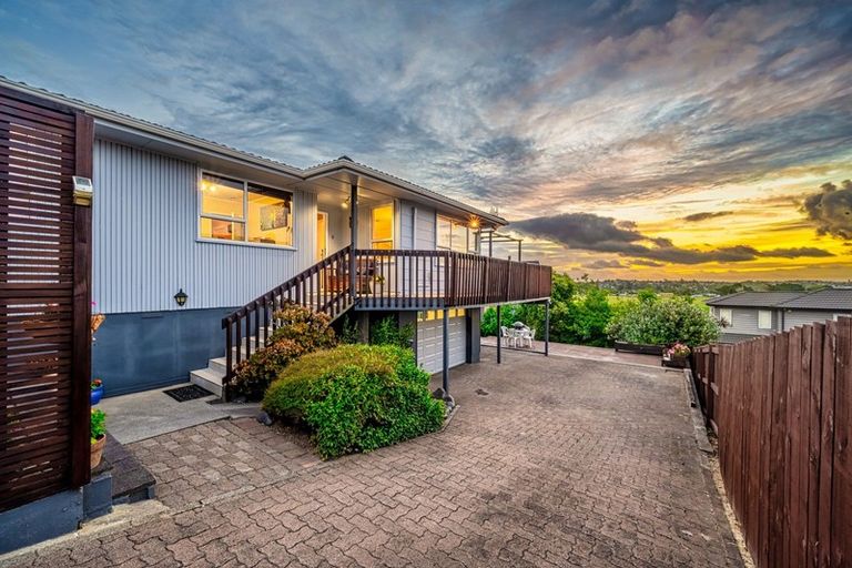 Photo of property in 28 Lewisham Street, Highland Park, Auckland, 2010