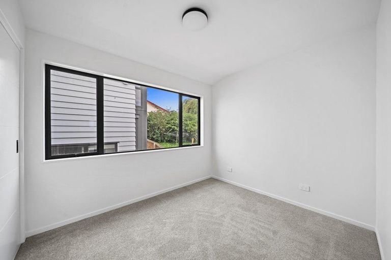 Photo of property in 4/17 Sunnyfield Crescent, Glenfield, Auckland, 0629