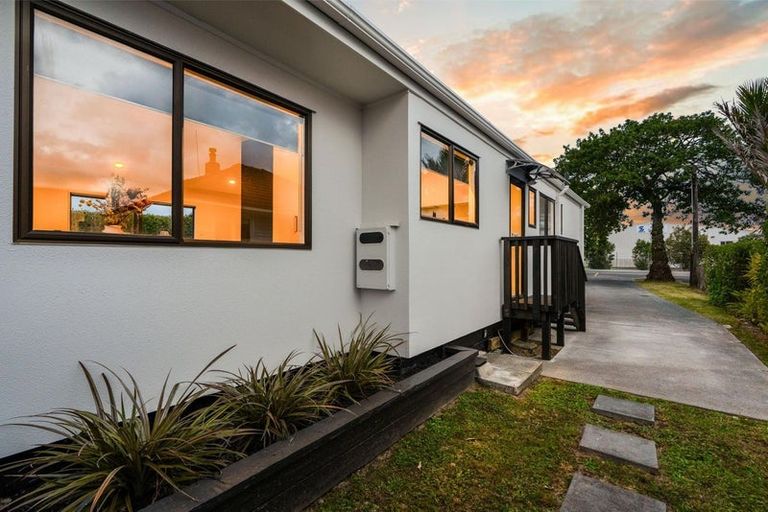 Photo of property in 1/99 Henderson Valley Road, Henderson, Auckland, 0612