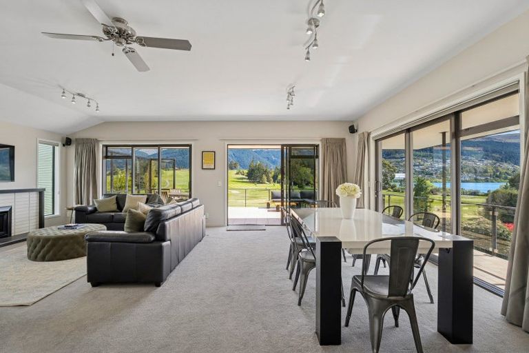 Photo of property in 12 Grove Lane, Kelvin Heights, Queenstown, 9300