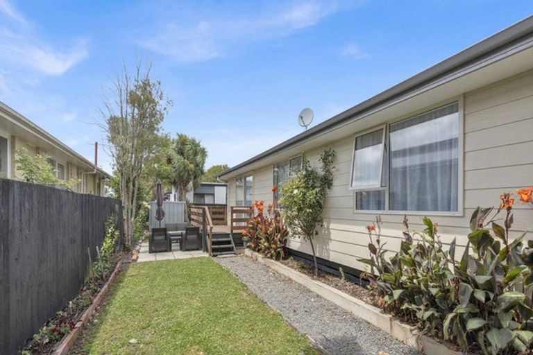 Photo of property in 2/22 Mathesons Road, Phillipstown, Christchurch, 8011