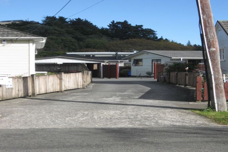 Photo of property in 2/8 Pilcher Crescent, Naenae, Lower Hutt, 5011