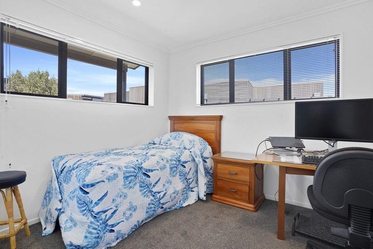 Photo of property in 11 Hilltop Lane, Mount Pleasant, Christchurch, 8081