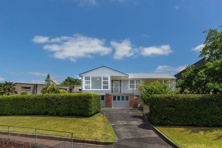 Photo of property in 17 Chivalry Road, Glenfield, Auckland, 0629