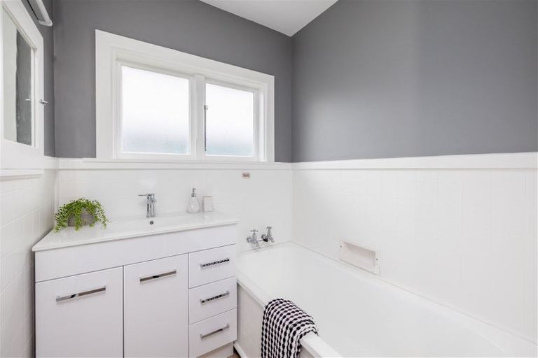 Photo of property in 130 Gayhurst Road, Dallington, Christchurch, 8061