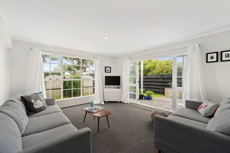 Photo of property in 4 Ingle Avenue, Waipahihi, Taupo, 3330