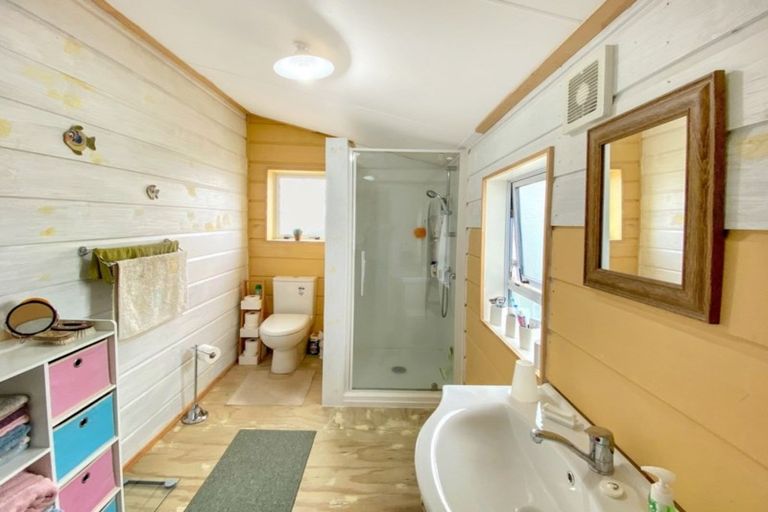 Photo of property in 8 Paraekaretu Street, Hunterville, 4730