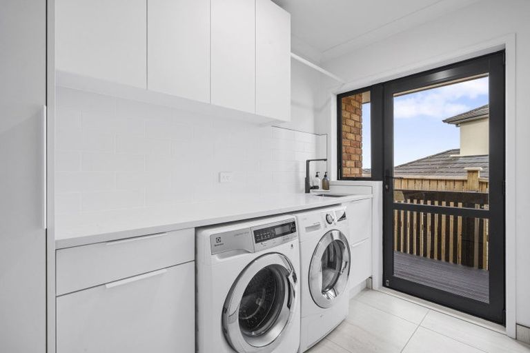 Photo of property in 9 Ellivani Rise, Pukekohe, 2120