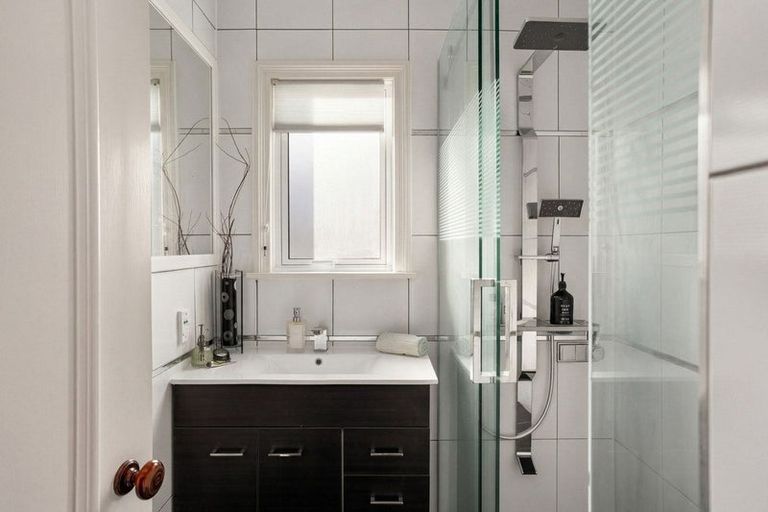 Photo of property in 16 Hinewa Road, Otumoetai, Tauranga, 3110