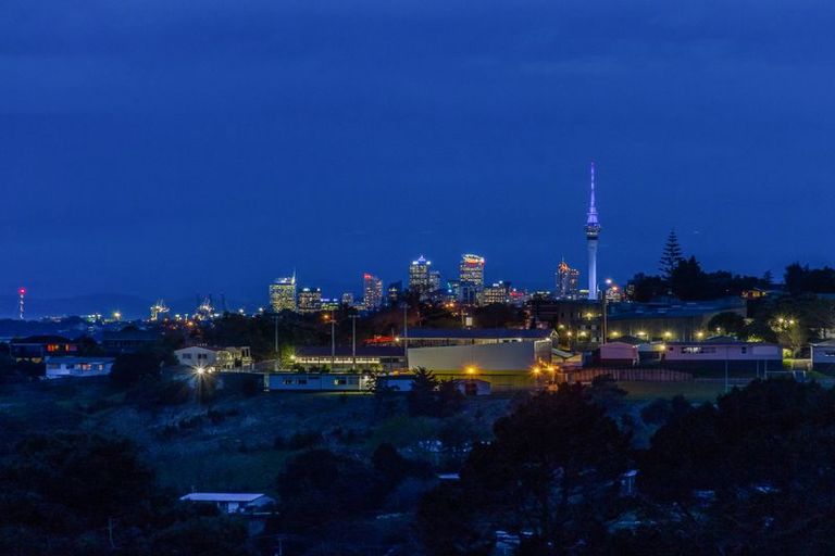 Photo of property in 83 Sunnyvale Road, Massey, Auckland, 0614