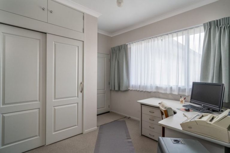 Photo of property in 30 Pukenamu Road, Rainbow Point, Taupo, 3330