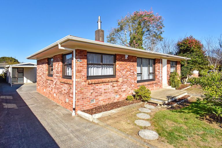 Photo of property in 4 Coles Place, Manurewa, Auckland, 2102