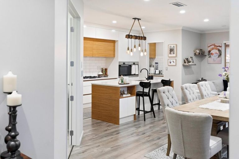 Photo of property in 8 Gemscott Crescent, Huapai, Kumeu, 0810