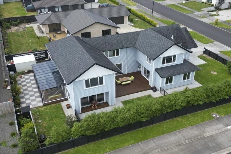 Photo of property in 17 Walter Ruddock Avenue, Kumeu, 0810