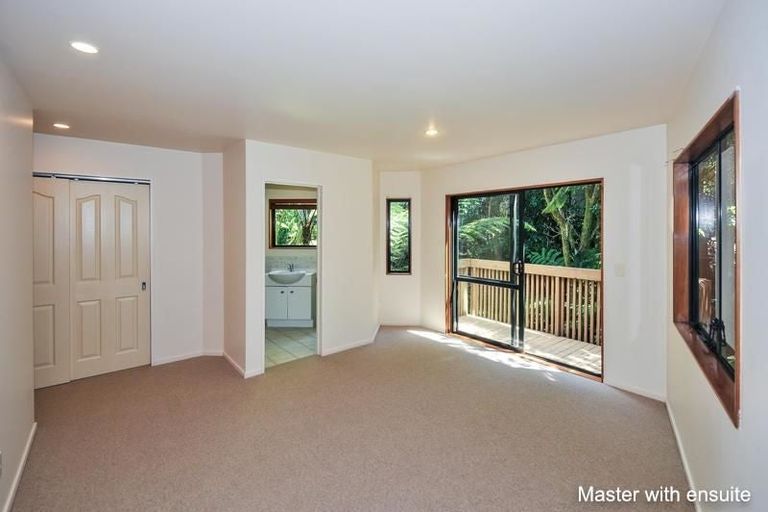 Photo of property in 2/16 Archers Road, Glenfield, Auckland, 0629