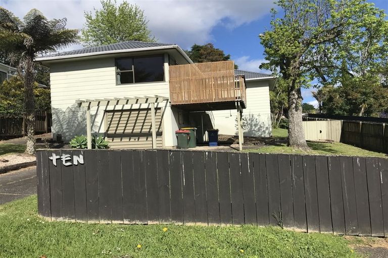 Photo of property in 10 Havelle Avenue, Titirangi, Auckland, 0604