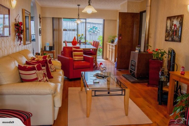 Photo of property in 2/51 View Road, Henderson, Auckland, 0612