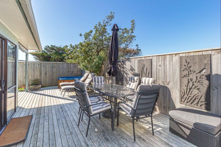 Photo of property in 22 Kent Avenue, Waitarere Beach, Levin, 5510