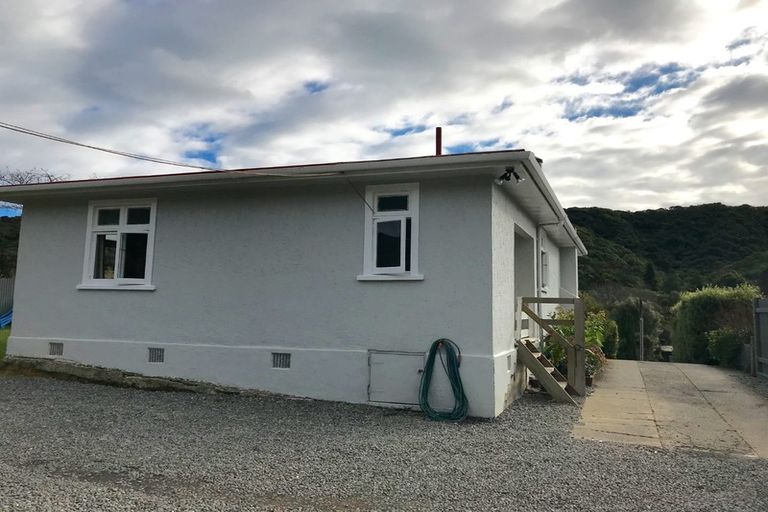 Photo of property in 49a Hampden Street, Picton, 7220