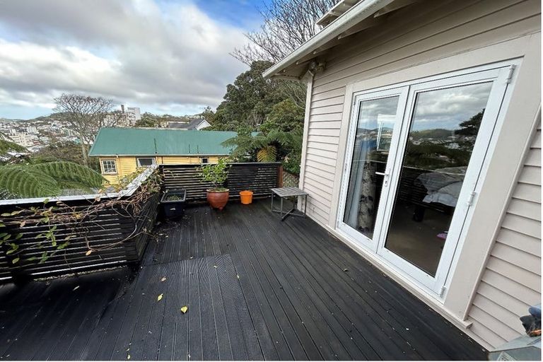 Photo of property in 9 Mckenzie Terrace, Te Aro, Wellington, 6011