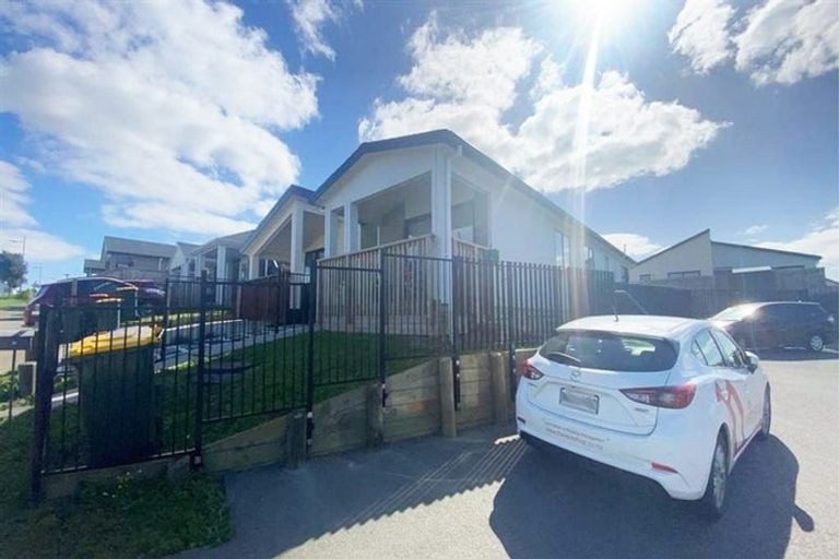 Photo of property in 3a Cronshaw Road, Karaka, Papakura, 2113