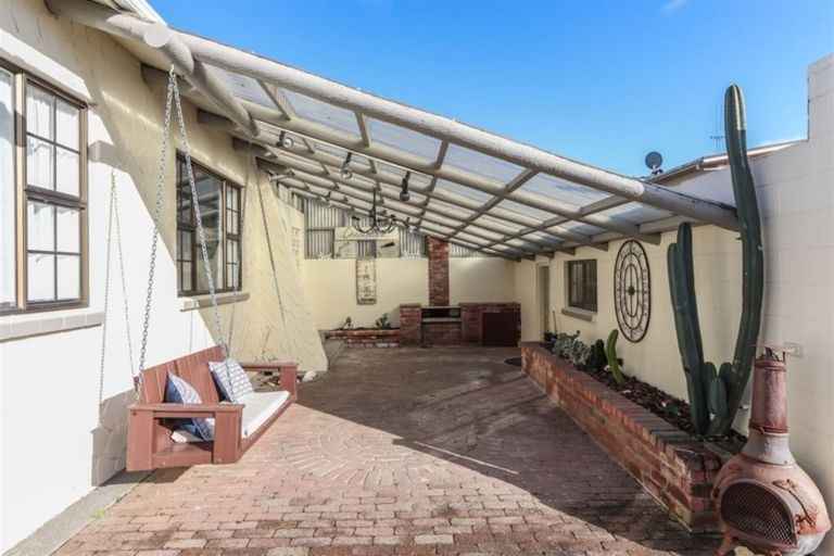 Photo of property in 9 Kauri Street, Inglewood, 4330