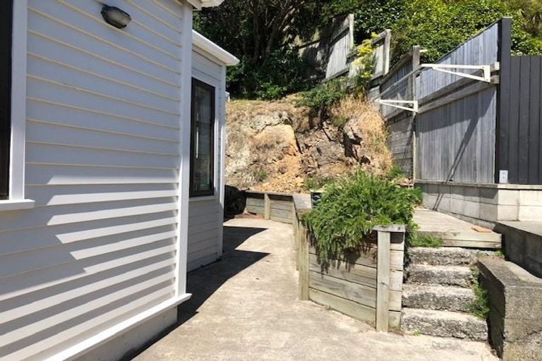 Photo of property in 124 Curtis Street, Northland, Wellington, 6012