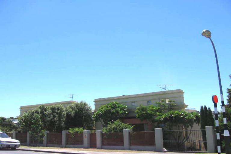 Photo of property in 1/55 East Coast Road, Milford, Auckland, 0620