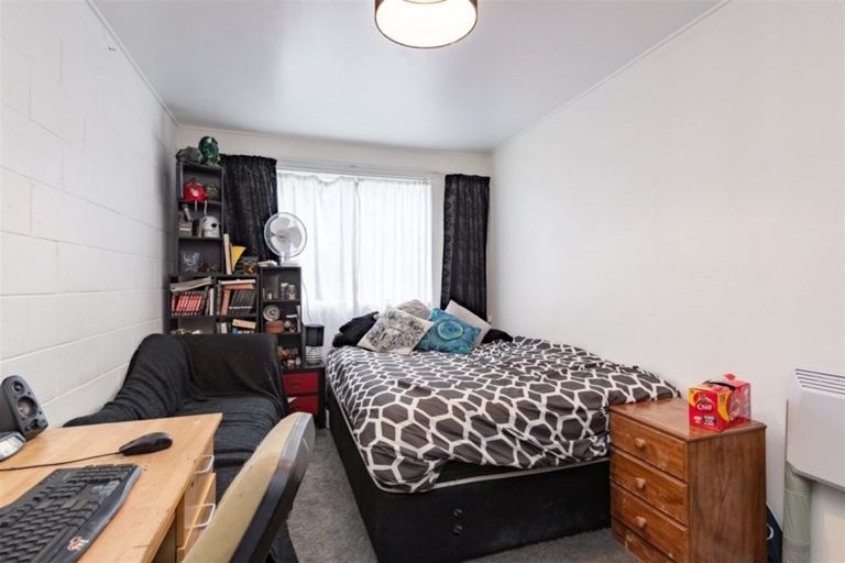 Photo of property in 2/19 Pirie Crescent, Moera, Lower Hutt, 5010