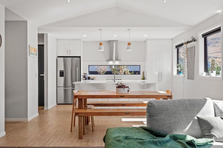 Photo of property in 11 Howden Drive, Jacks Point, 9371