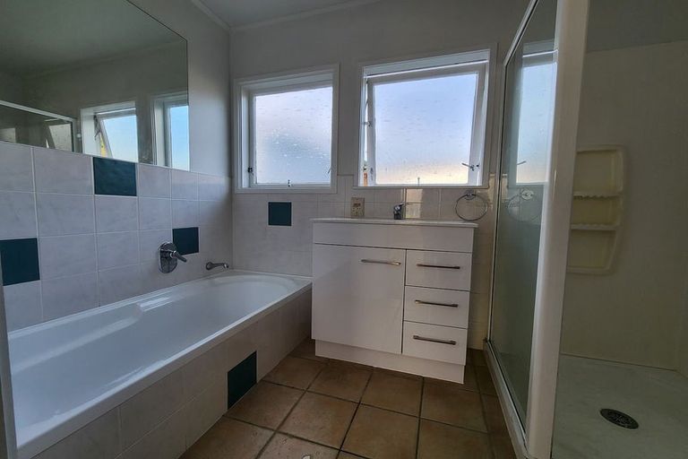 Photo of property in 8 Malvina Place, Bucklands Beach, Auckland, 2014