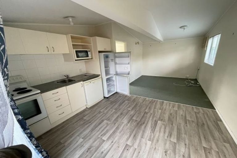 Photo of property in 102 Gills Road, Bucklands Beach, Auckland, 2014