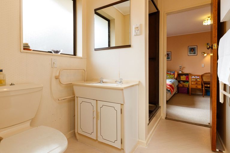 Photo of property in 5 Hill Court, Awapuni, Palmerston North, 4412