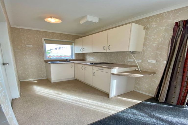 Photo of property in 7 Exeter Crescent, Takaro, Palmerston North, 4412
