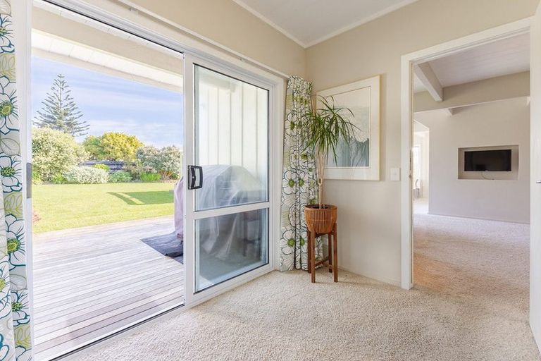 Photo of property in 115 Field Way, Waikanae Beach, Waikanae, 5036
