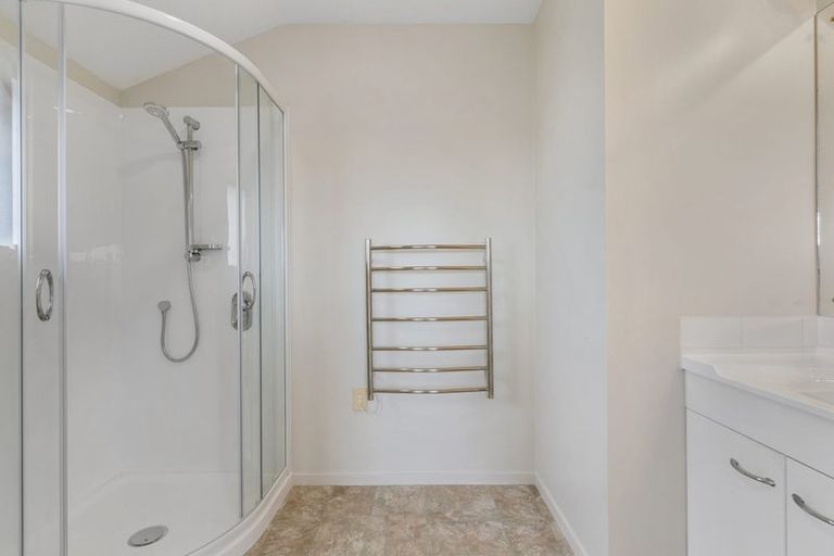 Photo of property in 4 San Ambrosio Rise, Henderson, Auckland, 0612