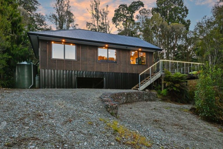 Photo of property in 11 Brownlee Drive, Moana, 7872