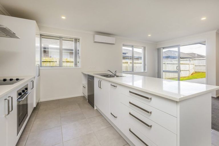 Photo of property in 17 Perla Road, Pukekohe, 2120