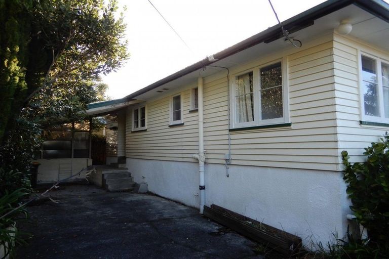 Photo of property in 2/537 Glenfield Road, Glenfield, Auckland, 0629