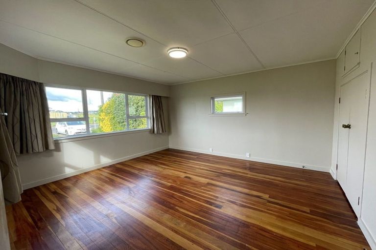 Photo of property in 382 South Road, Omata, New Plymouth, 4374