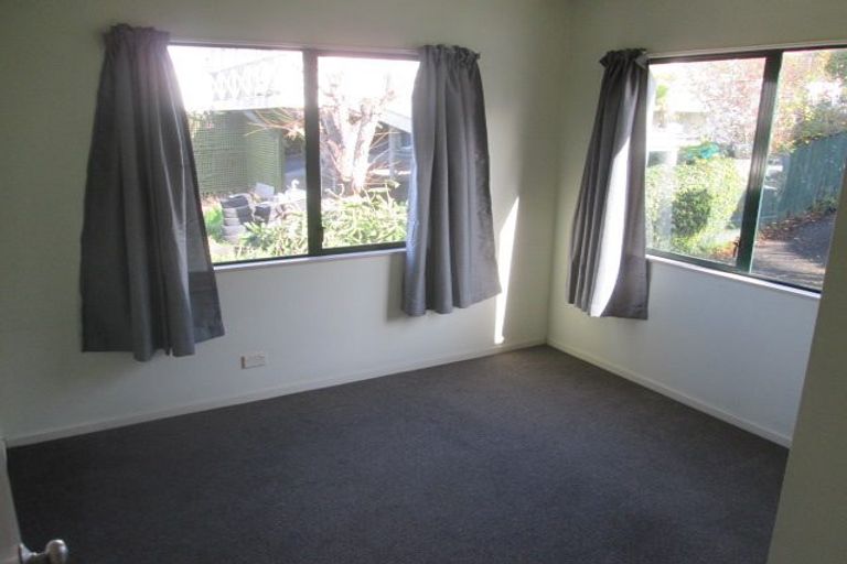 Photo of property in 12a Kiteroa Terrace, Rothesay Bay, Auckland, 0630