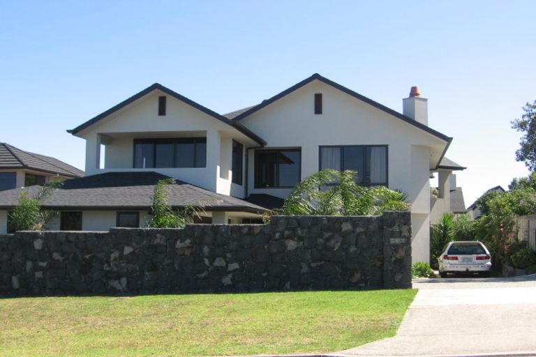 Photo of property in 4a Folkestone Street, Murrays Bay, Auckland, 0630