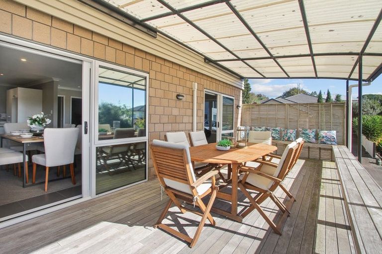 Photo of property in 543 Scenic Drive, Waiatarua, Auckland, 0612