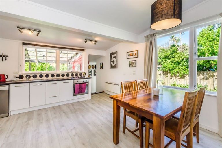 Photo of property in 10 Tilley Road, Paekakariki, 5034