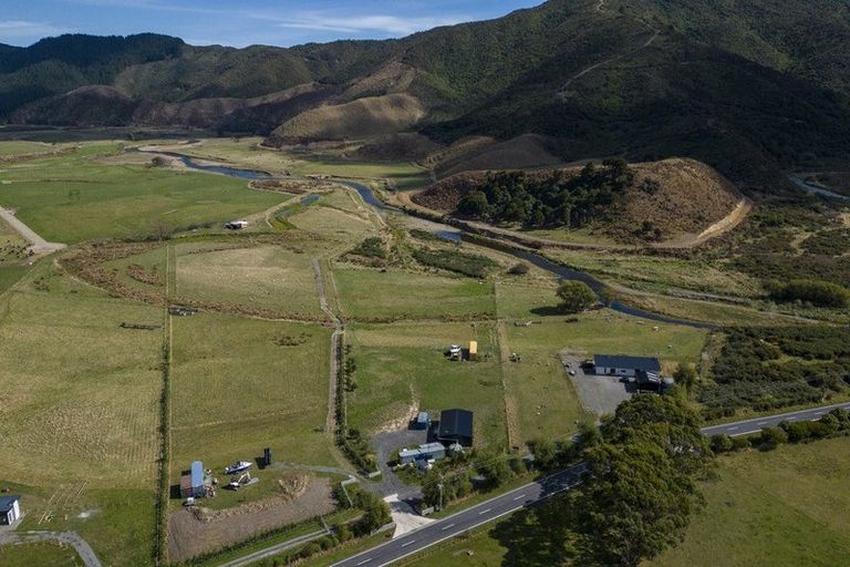 Photo of property in Turvey Farm, 904b Coast Road, Wainuiomata Coast, Wainuiomata, 5373