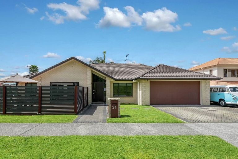 Photo of property in 24 Franshell Crescent, East Tamaki, Auckland, 2013