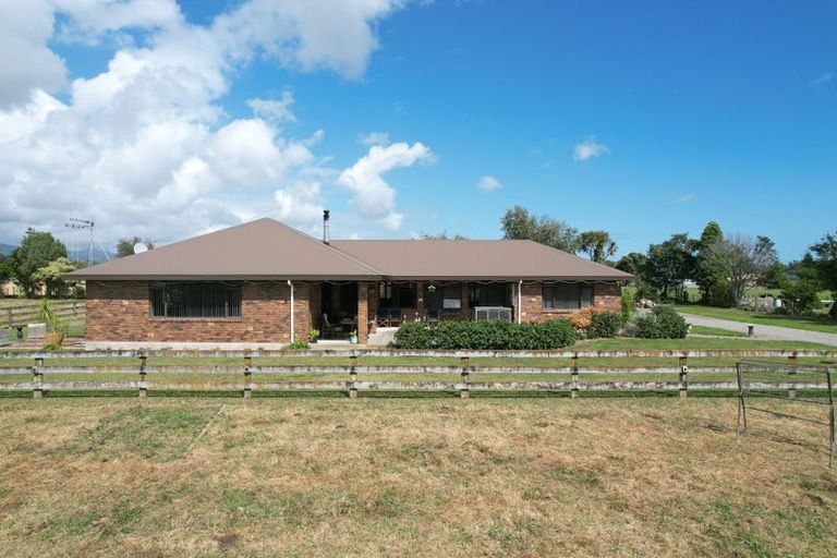 Photo of property in 77 Bruce Road, Levin, 5510